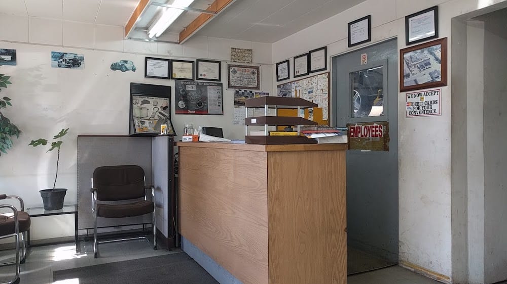 Tennyson Auto Repair front desk and reception area